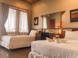 Rumah Stroberi Organic Farm & Family Lodge, holiday park in Lembang