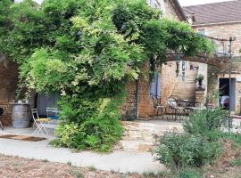 Charmant studio dans maison d'hôte dans un écrin de verdure ค็อทเทจในSaint-Martin-le-Redon