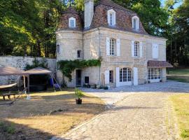 LE MANOIR PARADI, hotel with parking in Presles-et-Thierny