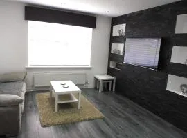 Beautiful 3 bedroom home with large garden 35 mins to Glasgow & Edinburgh