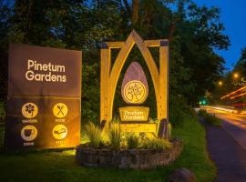 Pinetum Gardens Retreats, tjaldstæði í St Austell