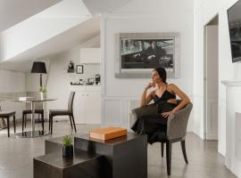 Montenapoleone Suites, hotel in Milan