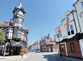 The Clock Tower Apartment - Spacious, Modern, 2 bed Apartment , Southsea with Free parking - sleeps 4, hotel cerca de The University Library, University of Portsmouth, Portsmouth