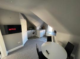 Luton Short Term Lets - Cardiff Road, pet-friendly hotel in Luton