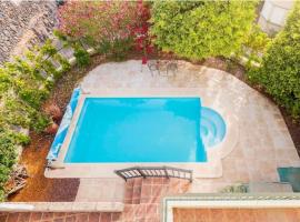 Private pool 'Villa Vibe Tenerife' sunset & ocean view: Chayofa'da bir tatil evi