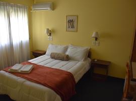 Hotel Sol Colonia, hotell sihtkohas Colonia del Sacramento lennujaama Laguna de los Patos International Airport - CYR lähedal