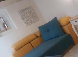 300 years old apartment with a lot of character, hotel en Qormi