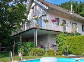 68m2 Ferienwohnung mit Pool und Garten, hotel v destinaci Mosing