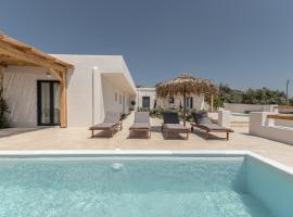 Golden Sand Villas with Private Pool, khách sạn ở Vívlos