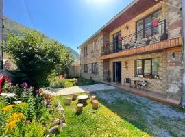 Ia's Guest House