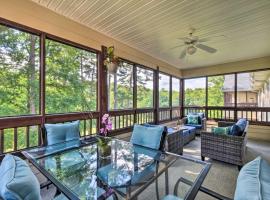 Sunny Clayton Condo on Kingwood Golf Course!, hotel em Clayton