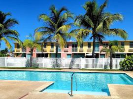 Near Islaverde Beach home Carolina Puerto Rico., hotel con piscina en Carolina