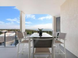 Sleek Penthouse Style meets Stunning Coastal Views, holiday rental sa Nightcliff