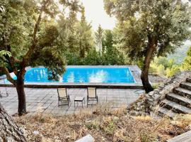 Welcoming villa in Torres with private pool, holiday home sa Torres