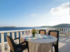 Apartment Milna 2461c