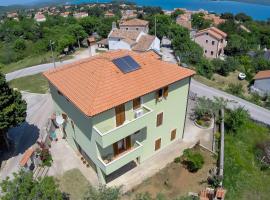 Apartments and rooms with parking space Nerezine, Losinj - 2506 โรงแรมในเนเรซีน