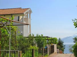 Apartments by the sea Podaca, Makarska - 2621, hotel em Podaca