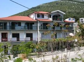 Apartments by the sea Zaostrog, Makarska - 2649