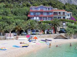 Apartments and rooms by the sea Podgora, Makarska - 2616, guest house in Podgora