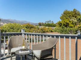 Coastal Rooftop Retreat, hotel in Carpinteria