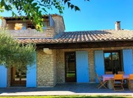 Maison Provençale Spa Sauna Piscine、Mollégèsの別荘