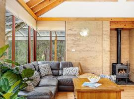 Possum Cottage - Woodstone Estate, cabin in Dunsborough