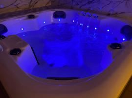 Jacuzzi Apartament Old town Free parking, hotel di Klaipėda