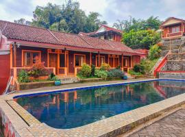 Villa Kampoeng City Pacet Mitra RedDoorz, хотел в Mojokerto