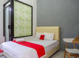 Pekalongan में, होटल RedDoorz Syariah near Alun Alun Kajen