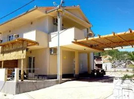 Family friendly house with a swimming pool Slatine, Ciovo - 15149