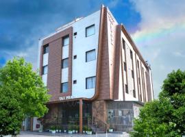 आगरा में, होटल THE TAJ PEARL HOTEL