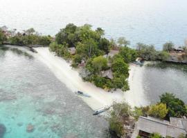 Poyalisa cottages-Bomba Togean Islands, ξενοδοχείο σε Lebiti