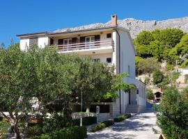 Apartment Duce 2821c, hotel in Duće