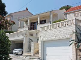 Apartments with parking space Sutivan, Brac - 2846, hotel in Sutivan