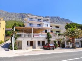 Apartments and rooms by the sea Lokva Rogoznica, Omis - 2973, hotel a Lokva Rogoznica