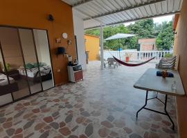 La terraza casa de verano: Melgar'da bir Oda ve Kahvaltı