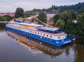 Botel Racek, allotjament a la platja a Praga