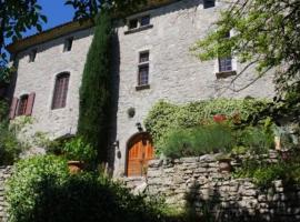 Appartement de 7 chambres avec jardin clos a Ferrieres les Verreries, hotel u gradu 'Ferrières-les-Verreries'