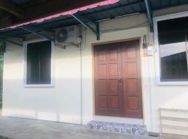 Homestay D'Art Container, cottage a Balik Pulau