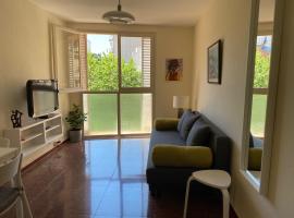 Luminoso apartamento en Canet de Mar cercano a la playa y a Barcelona – apartament w mieście Canet de Mar