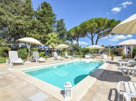 Awesome Home In Chiaramonte Gulfi With Outdoor Swimming Pool, хотел в Киарамонте Гулфи