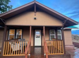 Grand Canyon Getaway! Cozy & easily accessible, holiday home in Valle