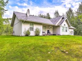 Charming Wasilla Retreat Walk to Lake Lalen!, cottage in Wasilla