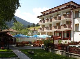 Yagodina Family Hotel, hotel cerca de Cueva de la Garganta del Diablo, Yagodina