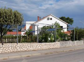 Triple Room Krk 3231a, hotel v destinaci Vrh