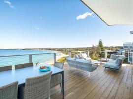 The Sands Mollymook Luxury Beach House, holiday home in Mollymook