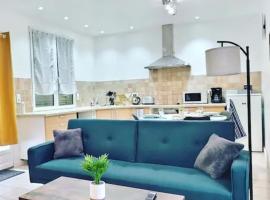CHATENAY 4 · Cozy Studio with car park and terrace، فندق في شاتيناي مالابري
