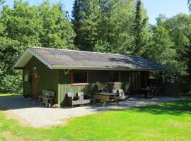 4 person holiday home in Hals, hytte i Hals