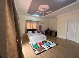 T’s place