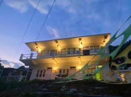 Chakras - A Boutique Stay, albergue en Manīkaran